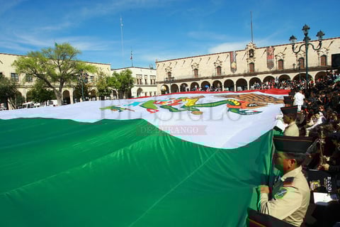 Cabe destacar que se tenia contemplado el izamiento de la bandera en el Asta Monumental en el cerro de la Virgen al rededor de las 11:45 de la ma&ntilde;ana, pero dicho acto fue cancelado en &uacute;ltimo momento para agendarse dentro de la visita del presidente de la Rep&uacute;blica, Enrique Pe&ntilde;a Nieto.