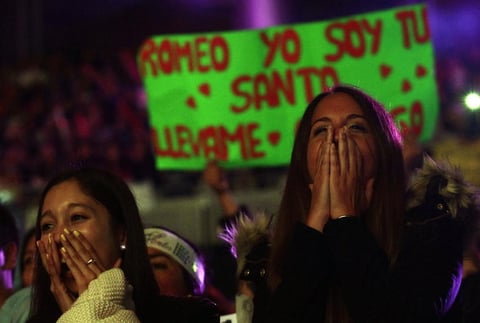 Sus fan&aacute;ticas no dejaron de aclamarlo en todo momento.