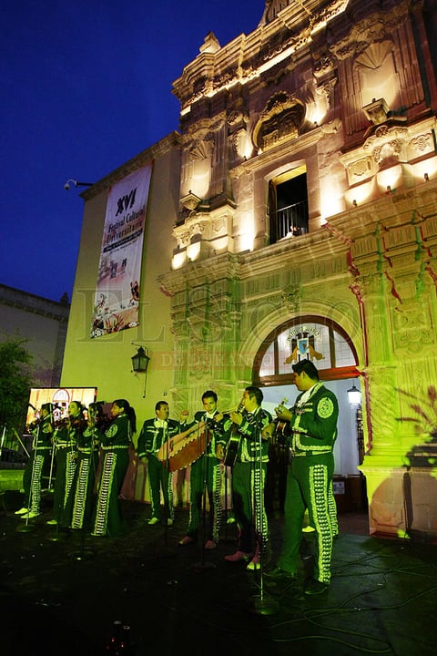 El p&uacute;blico disfrut&oacute; de diferentes presentaciones art&iacute;sticas.