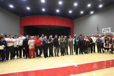 Despu&eacute;s de la ceremonia de inauguraci&oacute;n, los equipos de la UJED y del ITD del recuerdo saltaron a la nueva duela, en donde las emociones estuvieron al rojo vivo.