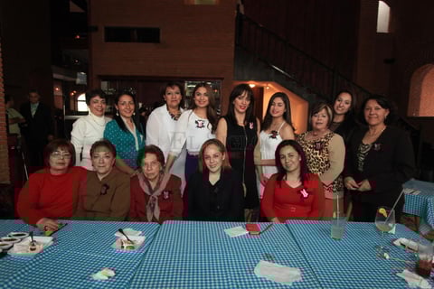 La familia Manjarrez acompañó a la festejada.