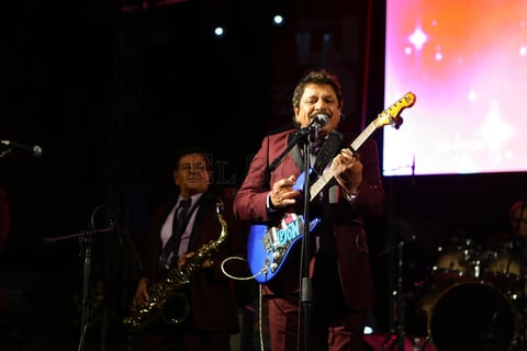 Aunque el reducido espacio designado para la pista de baile molestó a varios de los asistentes, otros no perdieron la oportunidad de aprovecharlo y sacar sus mejores pasos al ritmo del Rock and Roll.