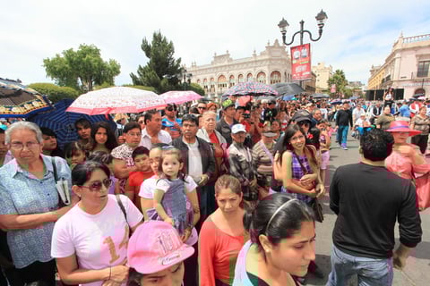 Familias enteras acudieron desde temprana hora