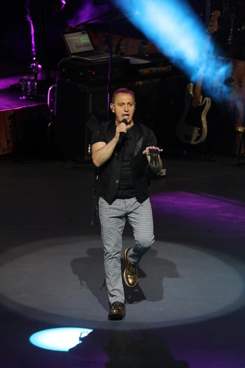 El cantante prepar&oacute; un extenso setlist para sus seguidores, e incluso, un popurr&iacute; con sus temas m&aacute;s populares.