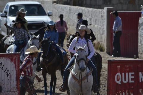 En cuanto a la participaci&oacute;n de las mujeres, la carrera de barrileras llen&oacute; de emoci&oacute;n a la afici&oacute;n, en donde COncepci&oacute;n "Conchita" Santiesteban se qued&oacute; con el primer lugar al ser la m&aacute;s r&aacute;pida.