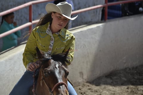 En cuanto a la participaci&oacute;n de las mujeres, la carrera de barrileras llen&oacute; de emoci&oacute;n a la afici&oacute;n, en donde COncepci&oacute;n "Conchita" Santiesteban se qued&oacute; con el primer lugar al ser la m&aacute;s r&aacute;pida.