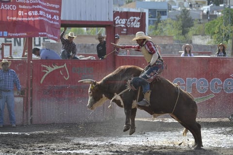 La pasi&oacute;n se desbord&oacute; al m&aacute;ximo con montas de primer nivel, en donde los jinetes dieron su m&aacute;ximo esfuerzo para poder llegar a los ocho segundos en los lomos de las bestias.