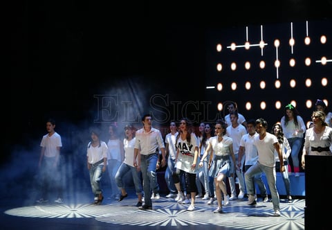 Familias duranguenses disfrutaron de m&uacute;sica en vivo y divertidos di&aacute;logos.