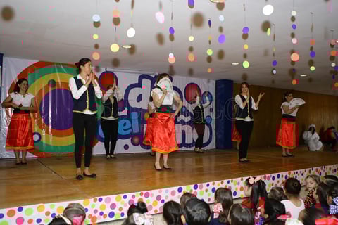 Instituto Cumbres de Durango festeja a los niños