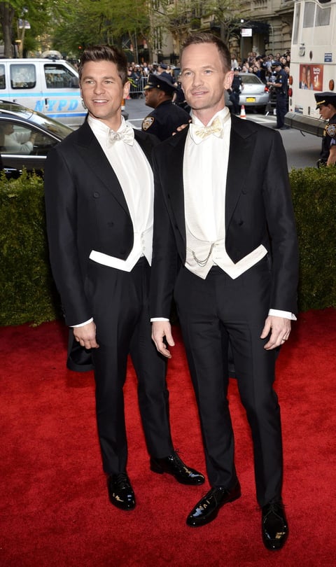 Neil Patrick Harris y su esposo David Burtka tambi&eacute;n desfilaron por la alfombra roja.