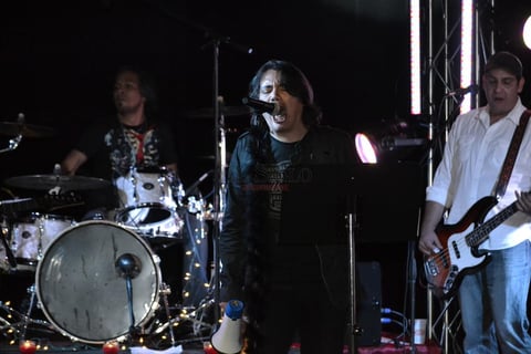 Los duranguenses cantaron en el homenaje 'Enrique Bunbury en crudo y al natural'.