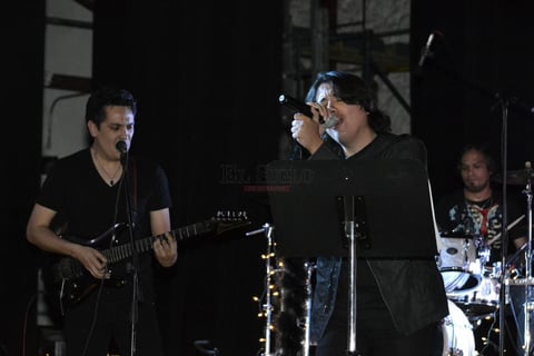 Canciones como 'Malas intenciones', 'Las Evidencias' y 'Lady Blue', sonaron en el tributo a Bunbury en el Teatro Victoria