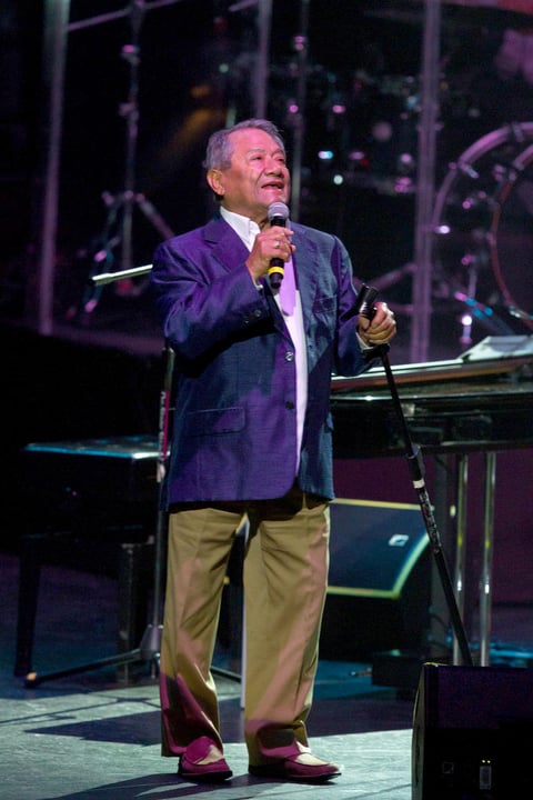 Armando Manzanero cautiv&oacute; a las madres mexicanas en el 10 de mayo.