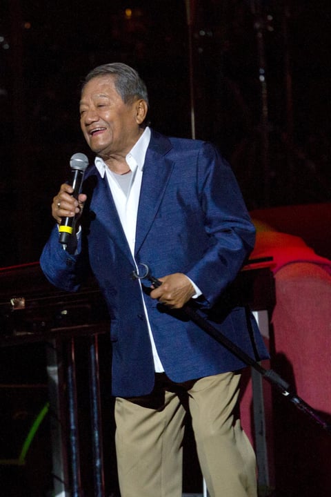 C&eacute;spedes y Manzanero regresaron para complacer y hacer vibrar de nuevo con sus voces a trav&eacute;s de Vida loca, con el cubano, y No, con las voces de los dos.