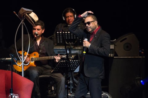 Todav&iacute;a, El ciego, Se me antoja, Huele a peligro, Contigo aprend&iacute; y Qu&eacute;date m&aacute;s fueron ovacionados por las m&aacute;s de 2 mil personas presentes, pero con Remolino el trovador Pancho C&eacute;spedes practic&oacute; sus mejores pasos de baile recorriendo de extremo a extremo el escenario y ya sin sus gafas oscuras.