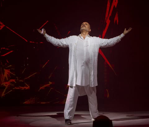 Eran las 24:27 horas cuando Miguel Bos&eacute; dio fin a su concierto, no sin antes pedir un aplauso para cada miembro de su equipo por su gran trabajo.