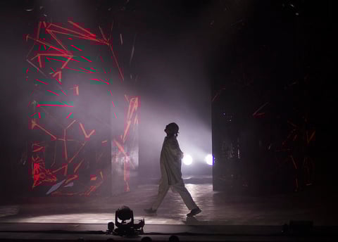 Despu&eacute;s de unos instantes todos los miembros de Amo Tour volvieron a sus lugares y Miguel Bos&eacute; pudo cantar Bamb&uacute; y Bandido.