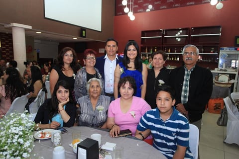 Gratos momentos disfrutó con sus invitados.