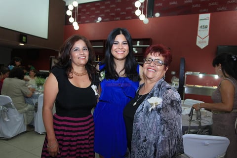 Con Lilia Corrales y Lidia Corrales organizadoras del evento.