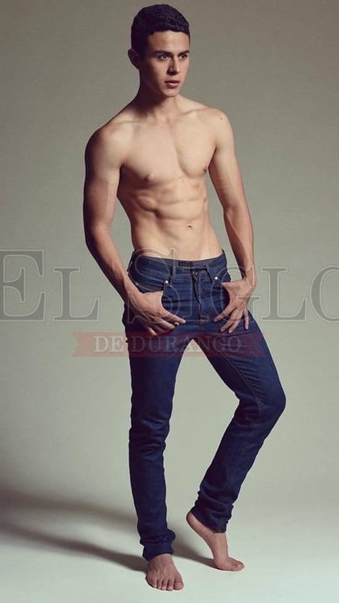 En el certamen nacional, le otorgaron el título de Mr. Grand International Teen México.