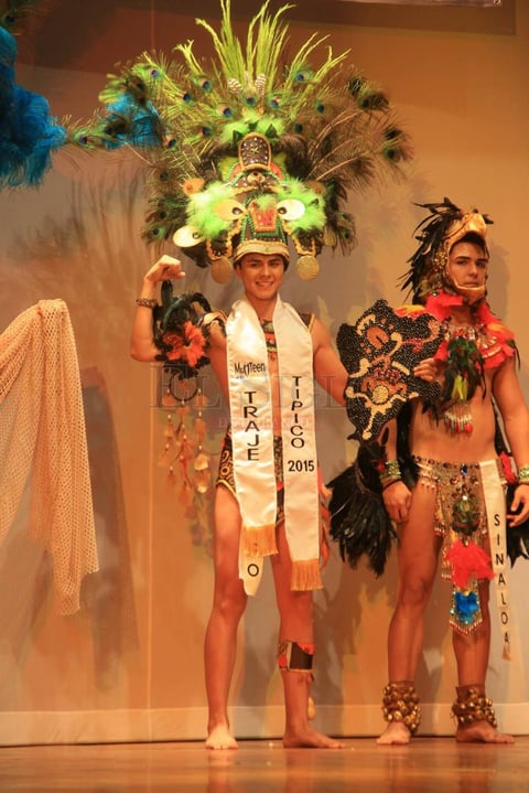 El traje que portó fue realizado por el diseñador duranguense Sergo Vargas.