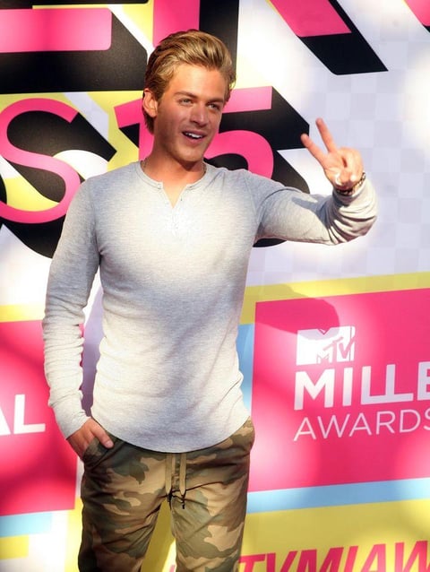 El actor Polo Mor&iacute;n acudi&oacute; muy sencillo a la premiaci&oacute;n.