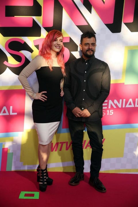 El grupo JotDog pos&oacute; a su llegada.