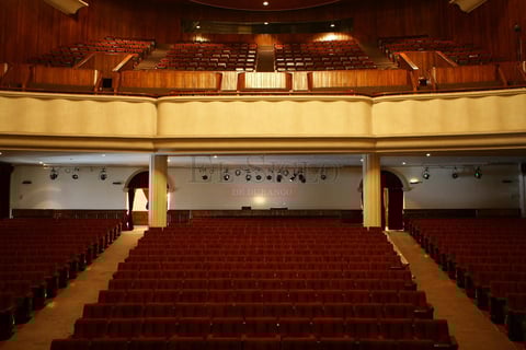 Remodelan el teatro Ricardo Castro