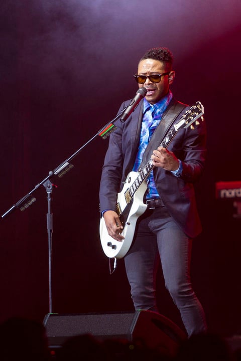 Latidos del coraz&oacute;n midieron los gritos para que volviera y finalmente lo hizo con "Ella baila sola", "Duele" o "Un nuevo mundo sin ti".