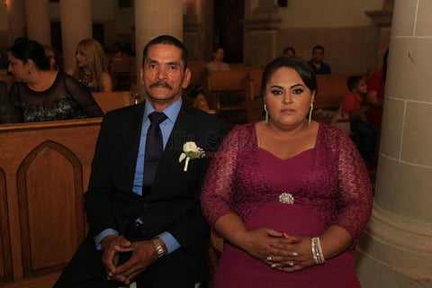 Antonio Rodríguez Hernández y Maribel Cuevas Muñiz, papás de la novia.