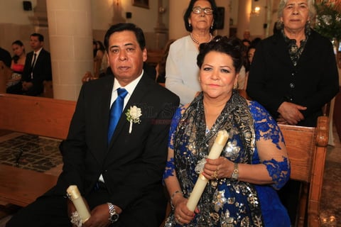 Manuel Pérez Vázquez y Ana María Carrillo padrinos de velación.