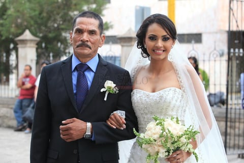 La novia ingresó del brazo de su papá.