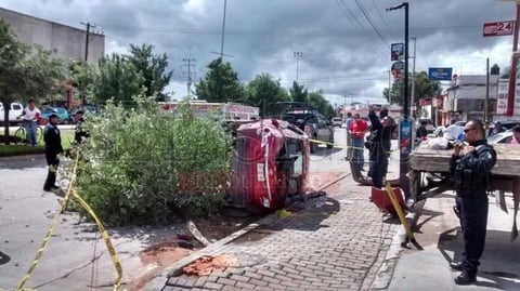 El conductor Jos&eacute; Luis Semat de la Cruz de 16 a&ntilde;os fue trasladado por la Cruz Roja al hospital La Paz.