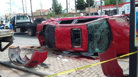 El conductor Jos&eacute; Luis Semat de la Cruz de 16 a&ntilde;os fue trasladado por la Cruz Roja al hospital La Paz.