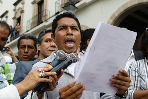 "Pedimos que el Congreso local nos apoye ante los diputados y senadores federales, que nos ayuden a exigir que se d&eacute; marcha atr&aacute;s a la evaluaci&oacute;n punitiva", mencion&oacute; Rafael Montes, uno de los l&iacute;deres del ya llamado movimiento Magisterio Unido.