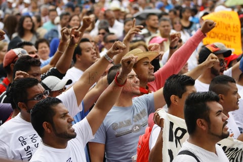"No queremos su discurso", dijeron los manifestantes a los diputados.