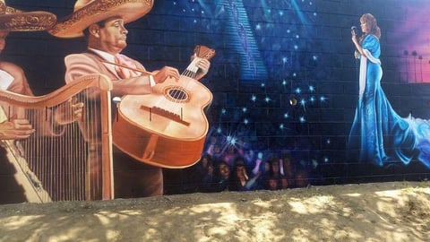 Con un mural, celebran a Jenni en el marco de los festejos por el 46 aniversario del nacimiento de la desaparecida cantante.