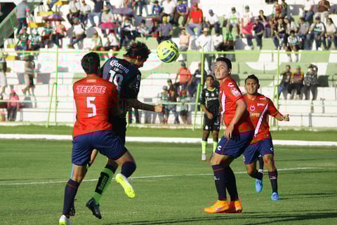 El encargado de aplicar el reglamento dentro del campo fue el duranguense Marco Antonio &ldquo;Gato&rdquo; Ortiz, quien acaba de recibir su ascenso a la Liga MX.