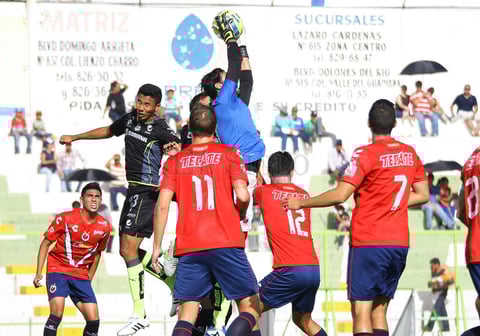 Las anotaciones de los Tiburones fueron obra de An&iacute;bal Zurdo, al 85 y 90,