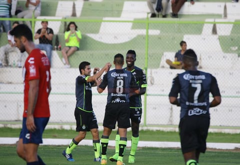 Al momento del silbatazo inicial del &ldquo;Gato&rdquo; Ortiz, los dos equipos se fueron en busca del esf&eacute;rico.