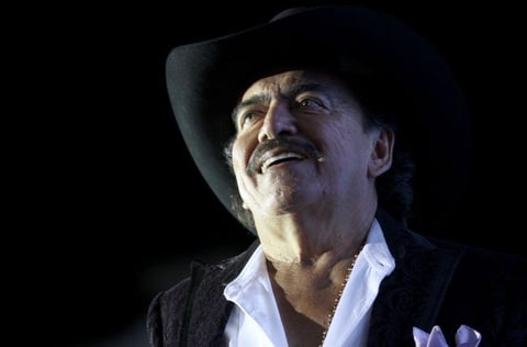 El cantautor Joan Sebastian, falleci&oacute; a los 64 a&ntilde;os de edad, v&iacute;ctima de complicaciones derivadas del c&aacute;ncer de huesos que padec&iacute;a desde hace varios a&ntilde;os.