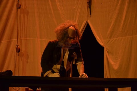 ‘Scaramouche Jones’ perdió a su madre a los 6 años, y mostró los episodios mas oscuros de su vida.