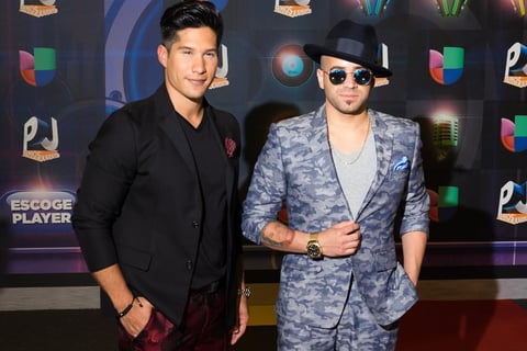 Los reggetoneros Chino y Nacho se hicieron presentes en este gran evento.