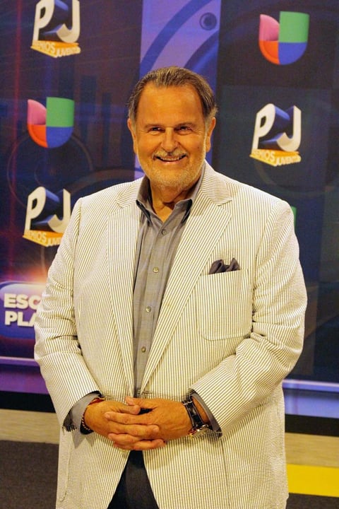 El presentador de televisi&oacute;n Ra&uacute;l Molina estuvo presente para hacerle un homenaje al famoso animador 'Don Francisco'.