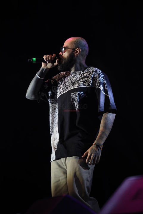 "Todos con las manos en el aire y digan: Cartel", gritaba el vocalista de la banda.