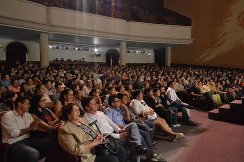 El Teatro Ricardo Castro luci&oacute; abarrotado.