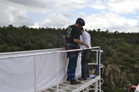 Hay que tener en cuenta que para llegar a este lugar, se tiene que transitar 42 kil&oacute;metros por la carretera de cuota a Mazatl&aacute;n y luego tomar una desviaci&oacute;n de 24 kil&oacute;metros a Otinapa.