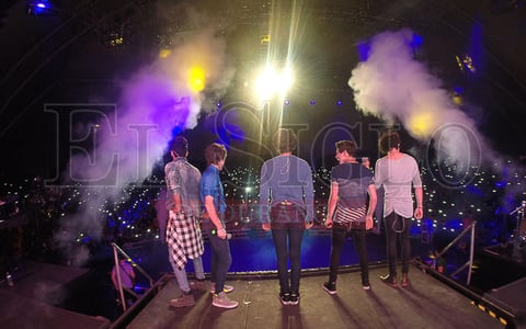 A las 21:20 horas Jos Canela, Alán Navarro, "Freddy" Leyva, Alonso Villalpando y Bryan Mouque aparecieron en el escenario de la Velaria y ante la euforia de los 'coders'.