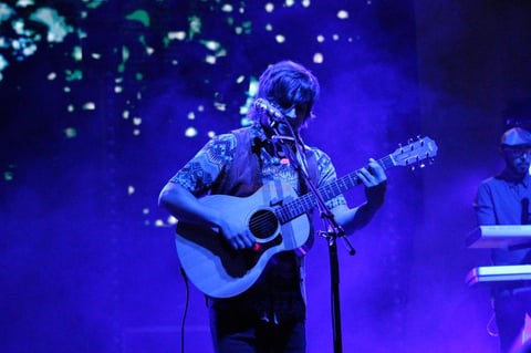 Despu&eacute;s de casi 45 minutos, el jalisciense que por primera vez se present&oacute; en Durango, cedi&oacute; el recinto a la banda mexicana de rock La Cuca.