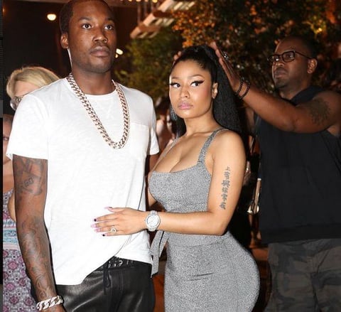 Nicki Minaj public&oacute; una fotograf&iacute;a en la que resalta su trasero, sin embargo, seguidores identificaron un efecto en el pantal&oacute;n de un fot&oacute;grafo que pudo ser producto de un mal uso del Photoshop.